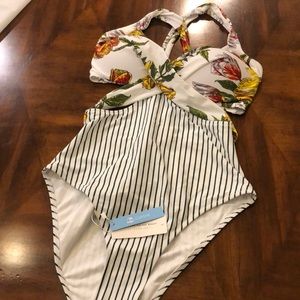 New with tags Cupshe one piece swimsuit